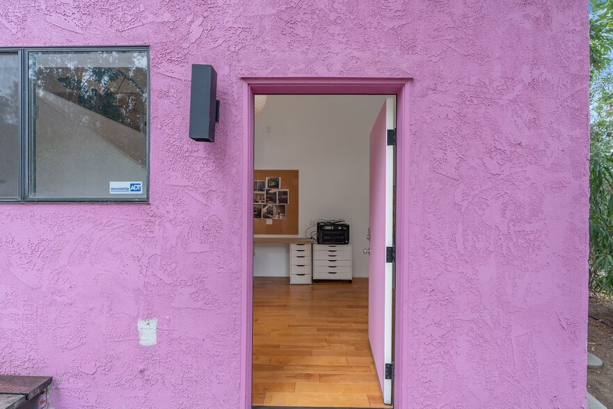 More Photos Of 1964 Vestal Ave, Los Angeles Office Residential For Sale