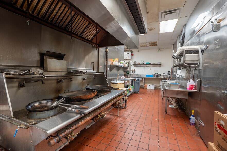 More Photos Of 4002 Spencer Hwy, Pasadena Restaurant For Lease
