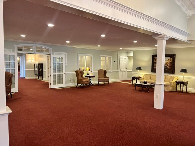 More Photos Of 313 N Main St, Simpsonville Freestanding For Sale