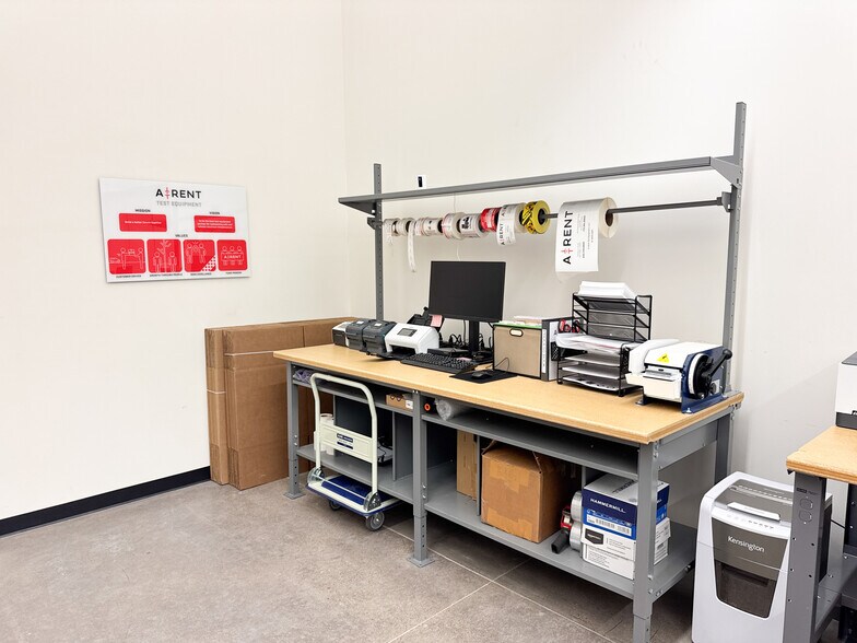 More Photos Of 600 S 1st St, Rogers Warehouse For Lease