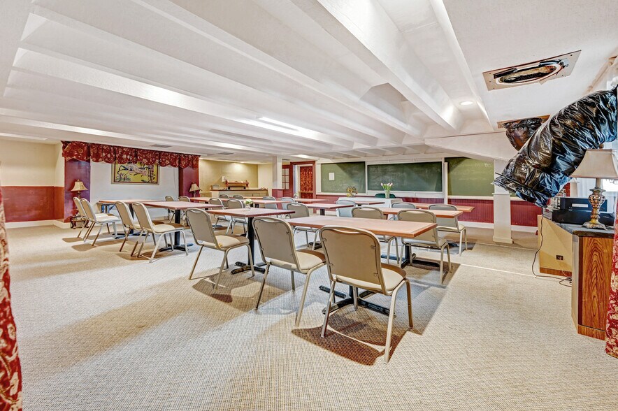 More Photos Of 300 N Cocoa Blvd, Cocoa Restaurant For Lease