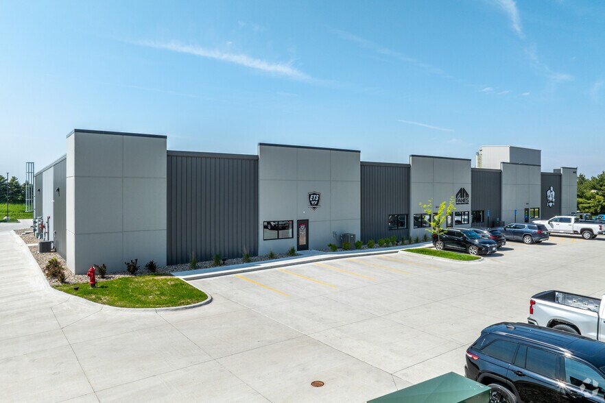 More Photos Of 4405 SE Beisser Dr, Grimes Warehouse For Lease