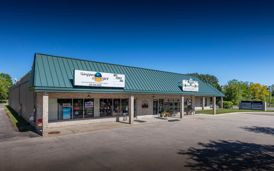More Photos Of 21200 Pontiac Trl, South Lyon General Retail For Lease
