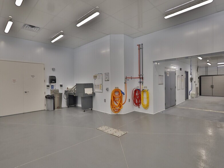 More Photos Of 333 Ch Brosseau, Cowansville Industrial For Lease