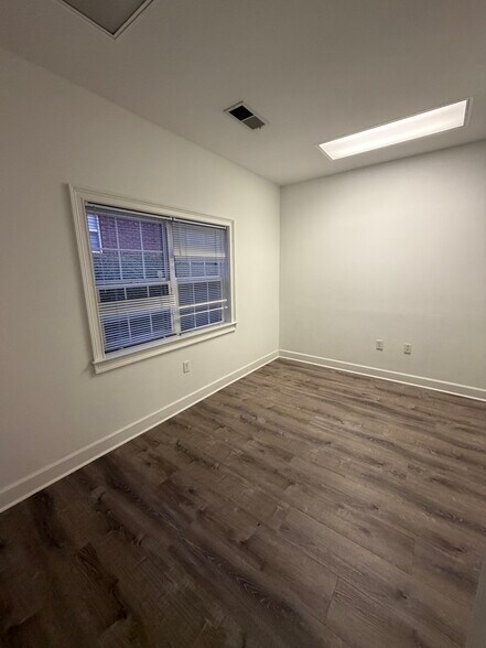 More Photos Of 1005 Weatherstone Pky, Woodstock Office For Lease
