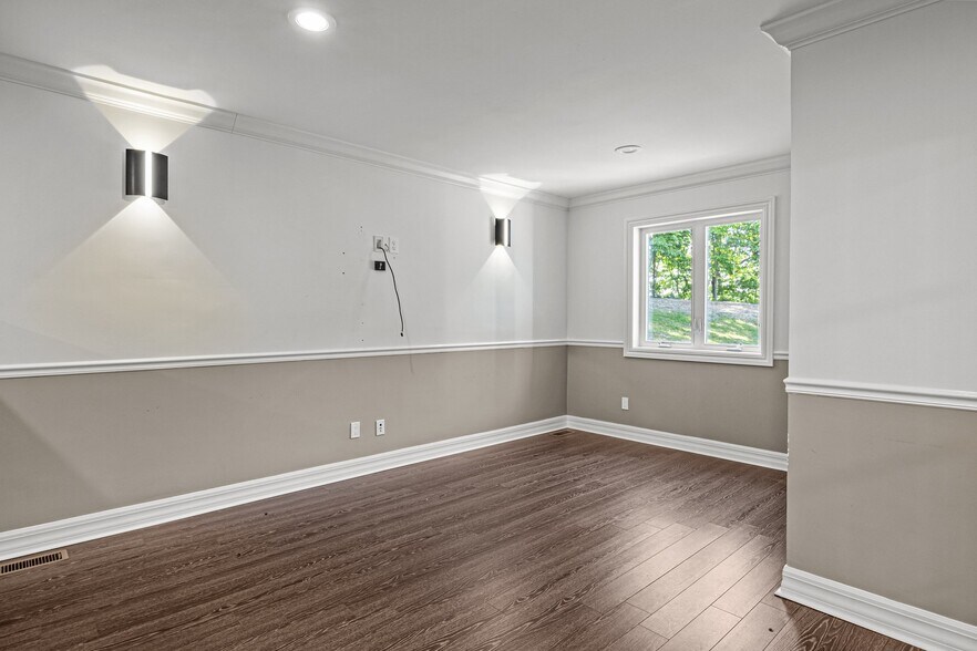 More Photos Of 352 Monmouth Rd, Millstone Township Office For Lease