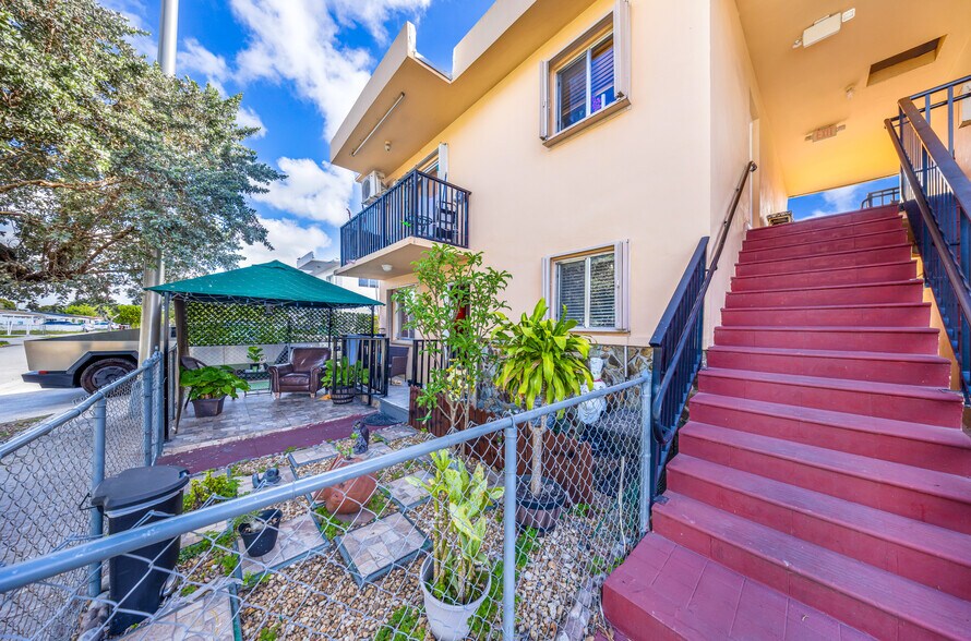 More Photos Of 955 W 23rd St, Hialeah Apartments For Sale