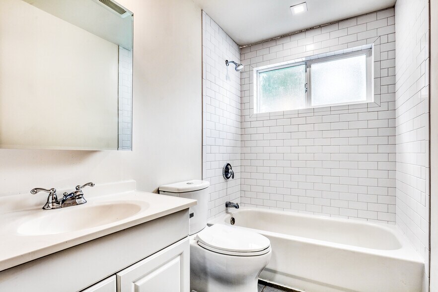 More Photos Of 1510 NE 170th St, Shoreline Apartments For Sale