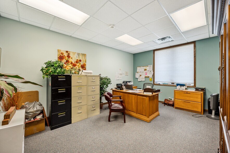 More Photos Of 207 Hawthorne Ave, Saint Joseph Warehouse For Sale