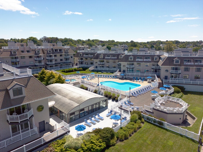 More Photos Of 551 Thames St, Newport Hotel For Sale