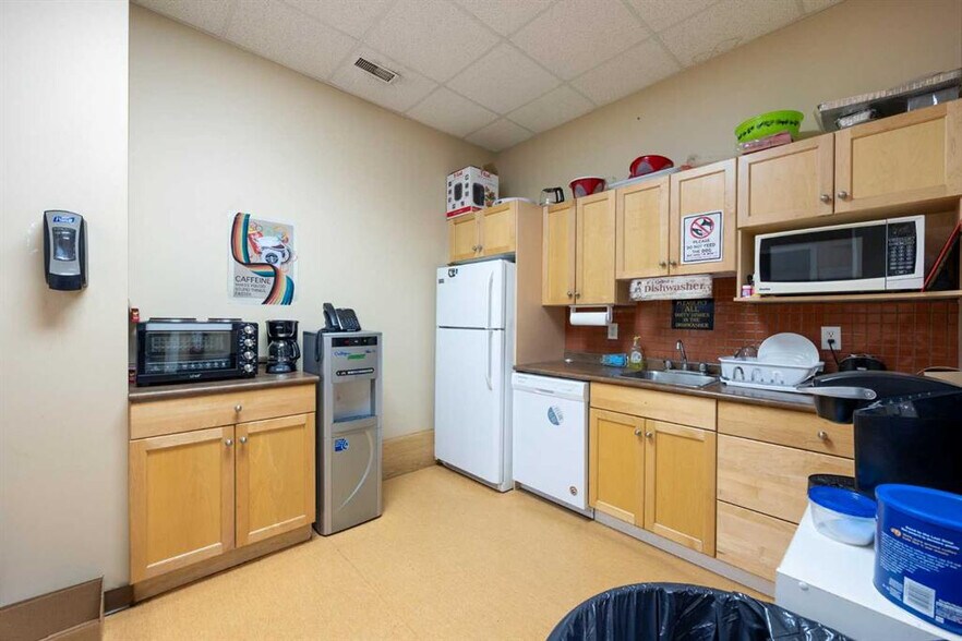 More Photos Of 195 Mackay Cres, Fort McMurray Warehouse For Sale