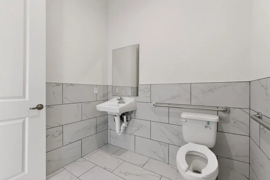 More Photos Of 3951 Alma Rd, McKinney Office For Lease