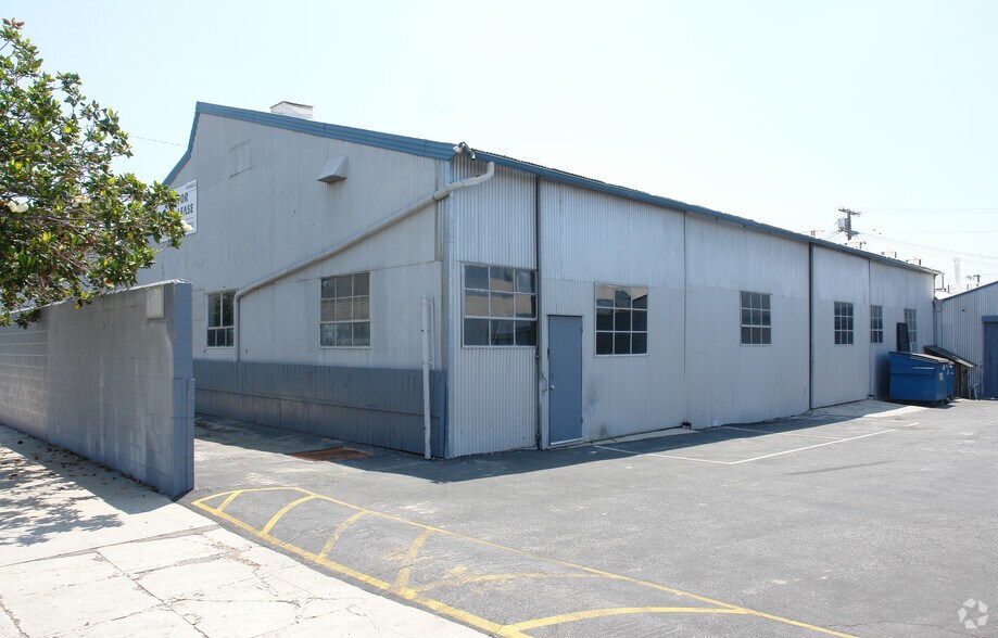 More Photos Of 1120-1208 W Isabel St, Burbank Warehouse For Lease