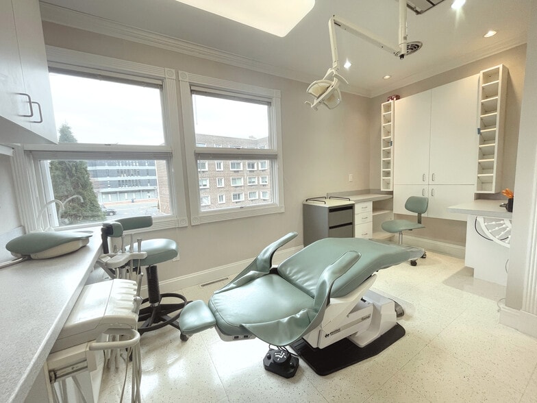 More Photos Of 10 Berkeley St, Norwalk Medical For Lease