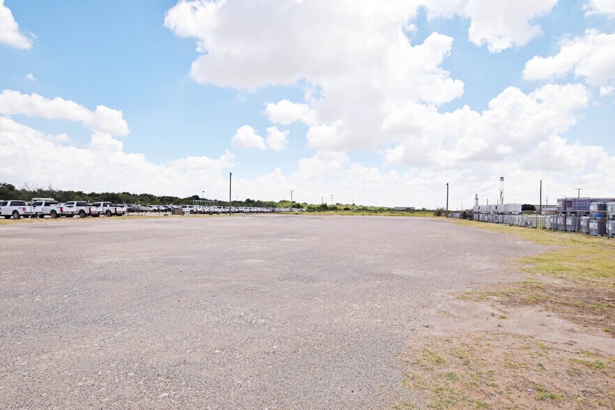 More Photos Of 1003 S County Rd W, Odessa Office For Lease