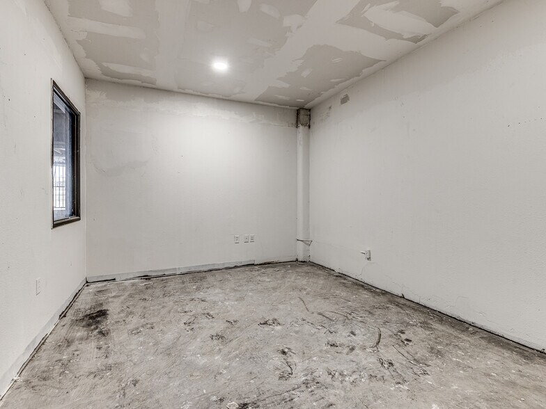More Photos Of 912 N Pennsylvania Ave, Oklahoma City Warehouse For Lease
