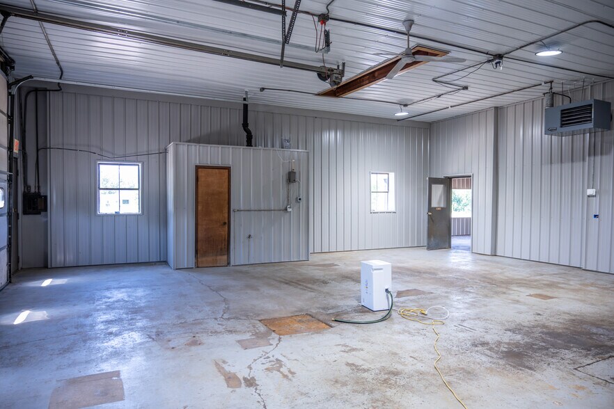 More Photos Of 190 Prospect Ave, Mauston Auto Repair For Sale