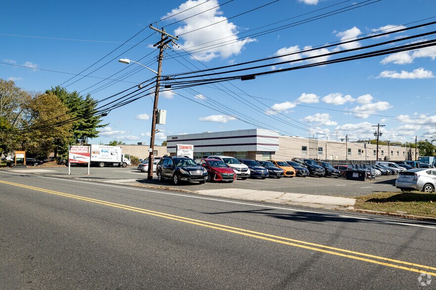 More Photos Of 1625 Sycamore Ave, Bohemia Warehouse For Lease