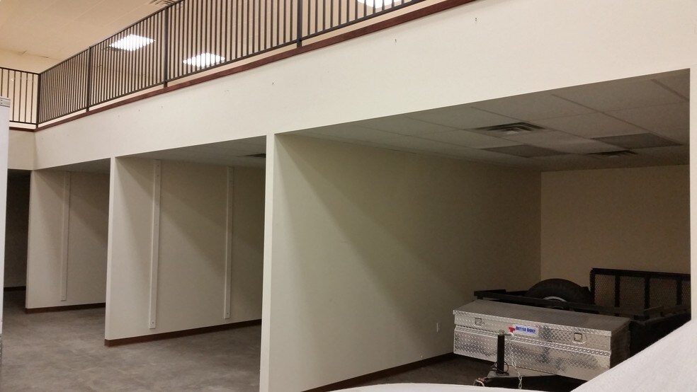 More Photos Of 5829 W Sam Houston Pky N, Houston Light Distribution For Lease