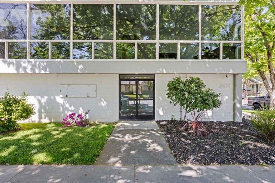 More Photos Of 2431 Capitol Ave, Sacramento Loft Creative Space For Lease