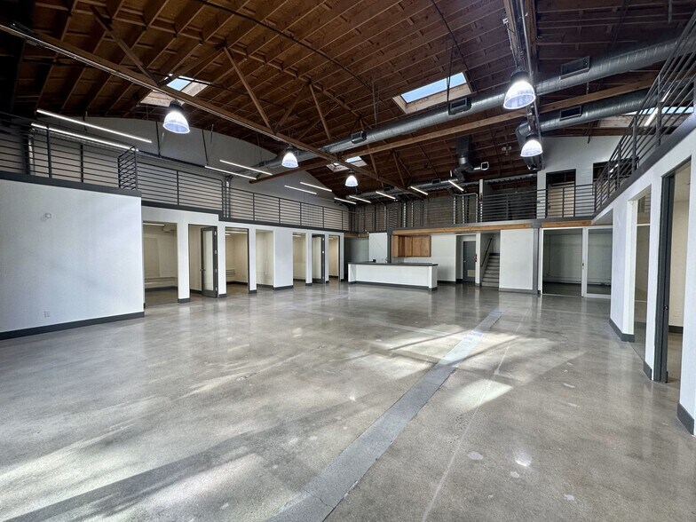 More Photos Of 4077-4081 Redwood Ave, Los Angeles Office For Lease