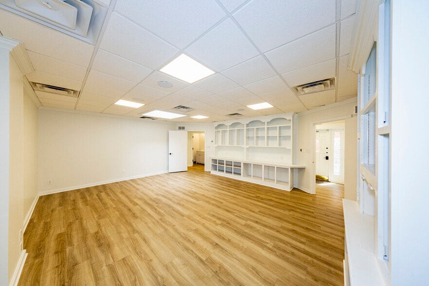 More Photos Of 30-40 E Columbus St, Columbus Unknown For Lease