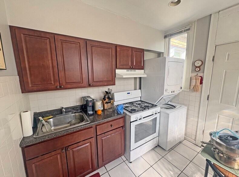 More Photos Of 1529 Greenleaf St, Evanston Apartments For Sale