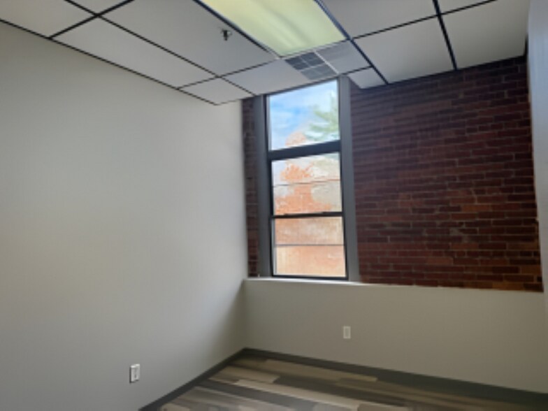 More Photos Of 60 Pine St, Methuen Light Manufacturing For Lease