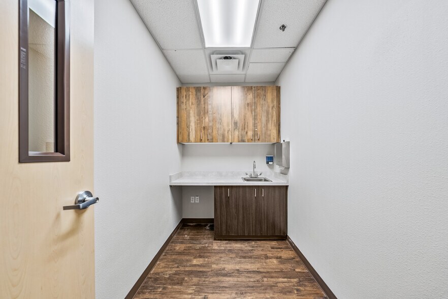 More Photos Of 2166 NW Vine St, Grants Pass Medical For Sale