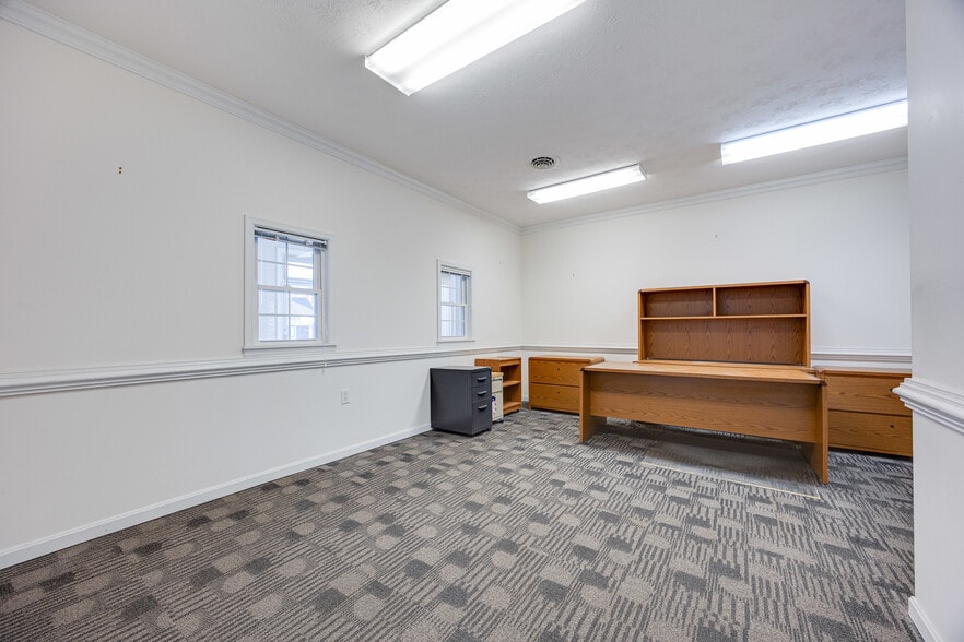 More Photos Of 30 E Main St, Luray Office For Sale