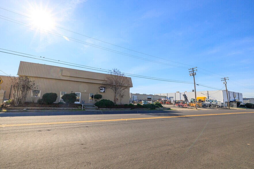 More Photos Of 2242-2272 Hoover Ave, Modesto Warehouse For Sale