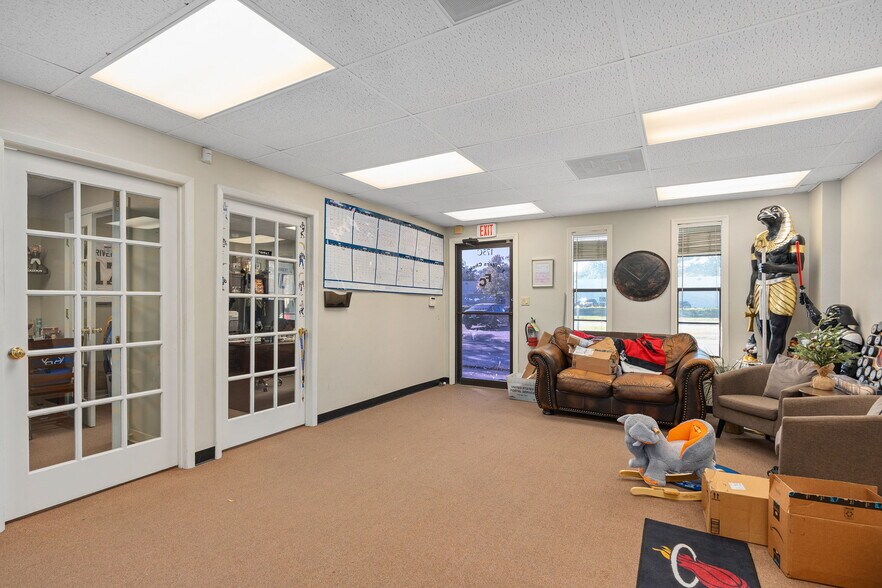 More Photos Of 175 Semoran Commerce Pl, Apopka Light Distribution For Sale