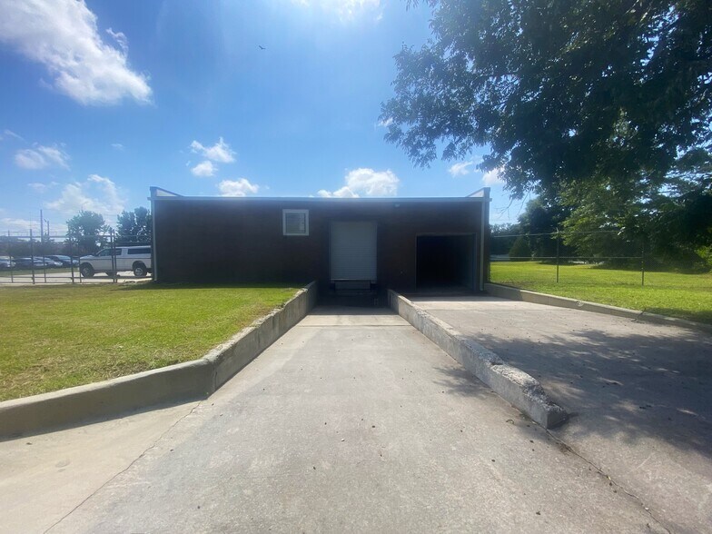 More Photos Of 2765 Magnolia St, Orangeburg Light Distribution For Sale