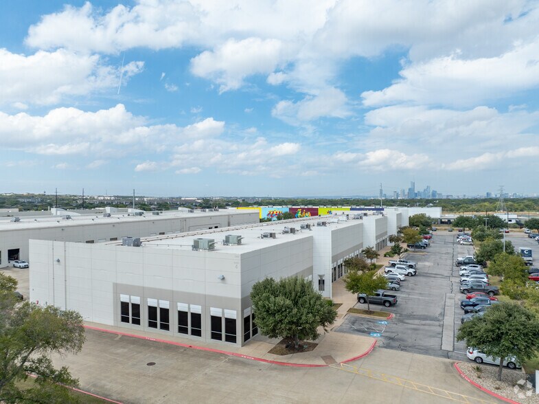 More Photos Of 1340 Airport Commerce Dr, Austin Warehouse For Lease