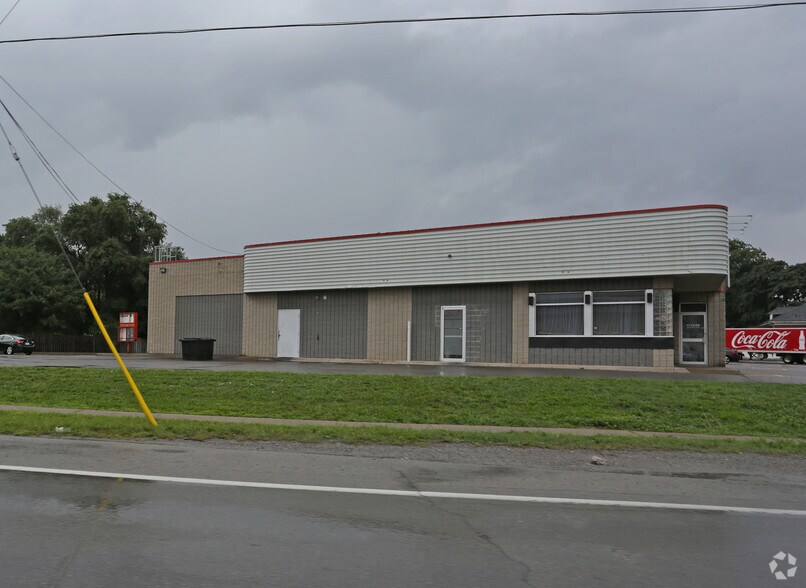 More Photos Of 7637 Lundy's Ln, Niagara Falls Freestanding For Lease