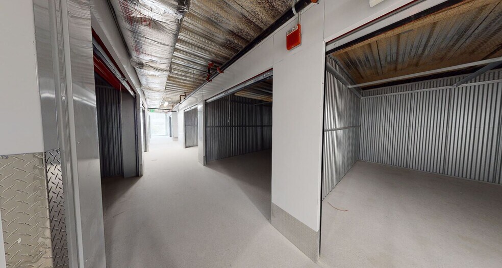 More Photos Of 420 SW 7th St, Miami Office For Lease