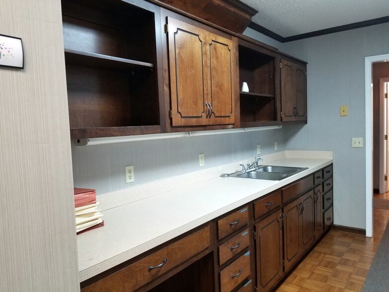 More Photos Of 1201 Shadowlawn Dr, Saint Marys Freestanding For Lease