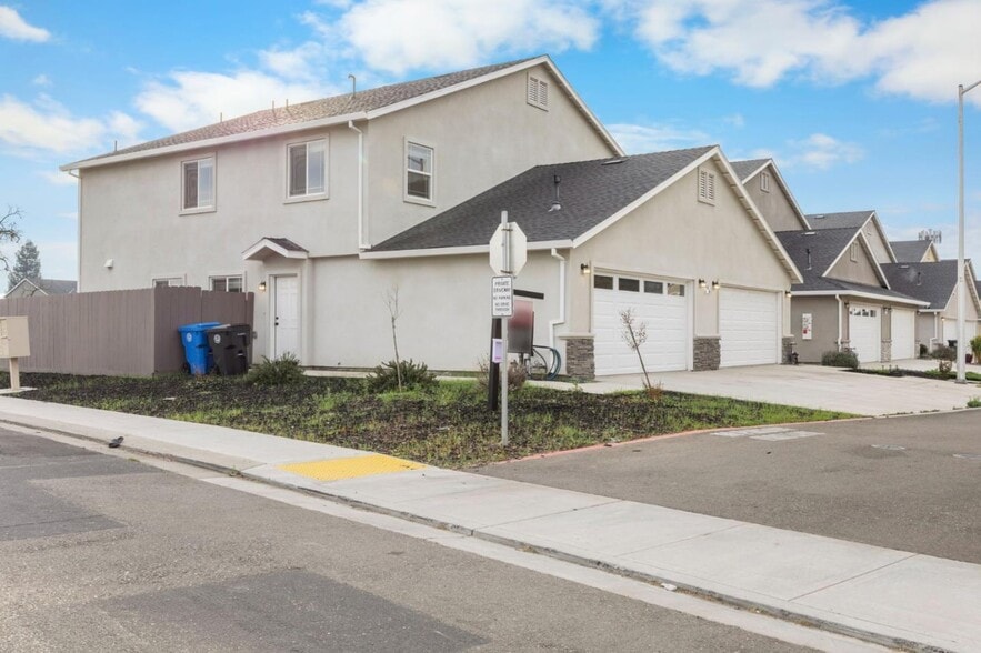 More Photos Of 930 W Alameda St, Manteca Apartments For Sale