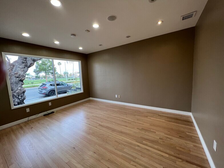 More Photos Of 4652 Katella Ave, Los Alamitos Office For Lease