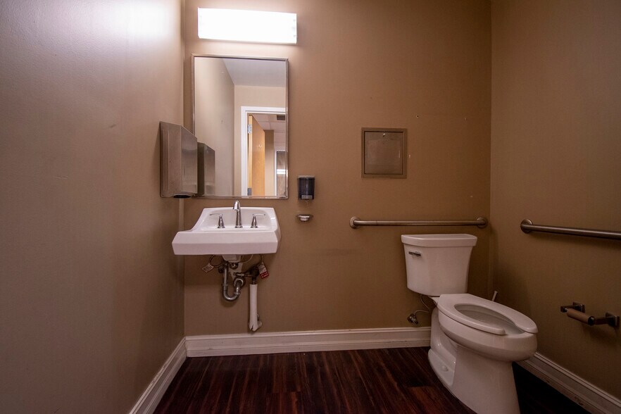 More Photos Of 2525 Harbor Blvd, Port Charlotte Medical For Lease