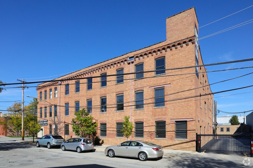 More Photos Of 1229 N North Branch St, Chicago Light Manufacturing For Lease
