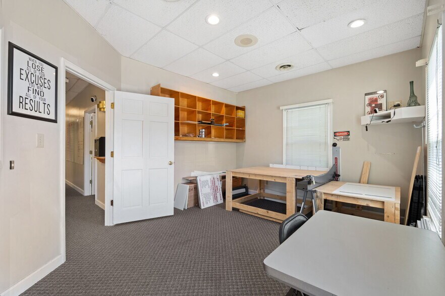 More Photos Of 1919 Boulevard St, Greensboro Office For Sale