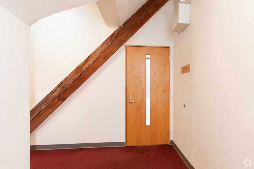 More Photos Of 10 Langley Rd, Newton Office For Sale