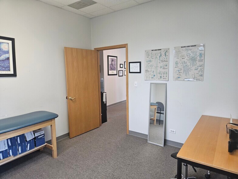 More Photos Of 3230 Executive Dr, Joliet Office For Sale