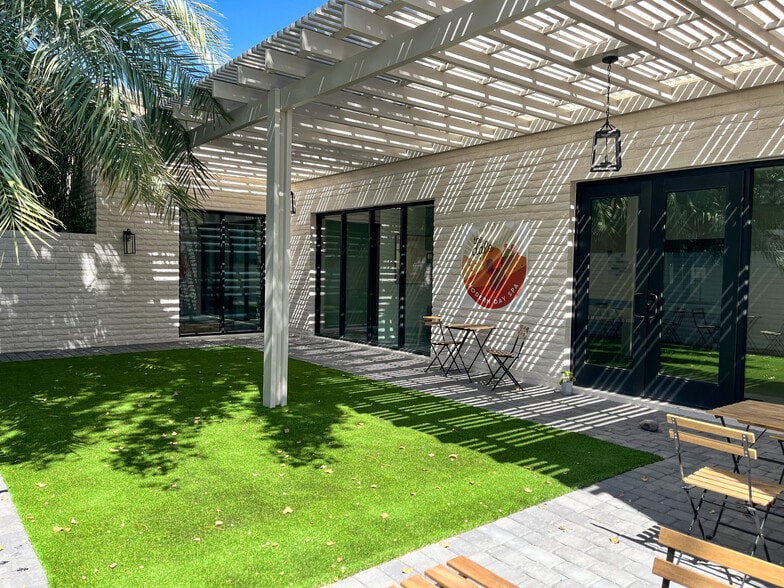 More Photos Of 5115 N Scottsdale Rd, Scottsdale Freestanding For Lease