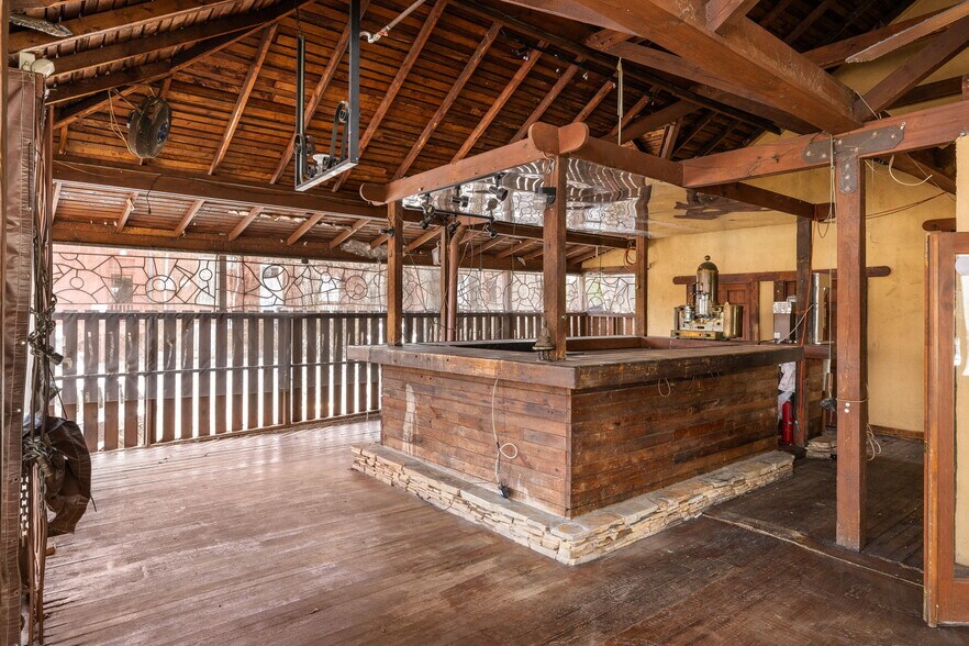 More Photos Of 1043 Greenwood Ave, Atlanta Restaurant For Sale