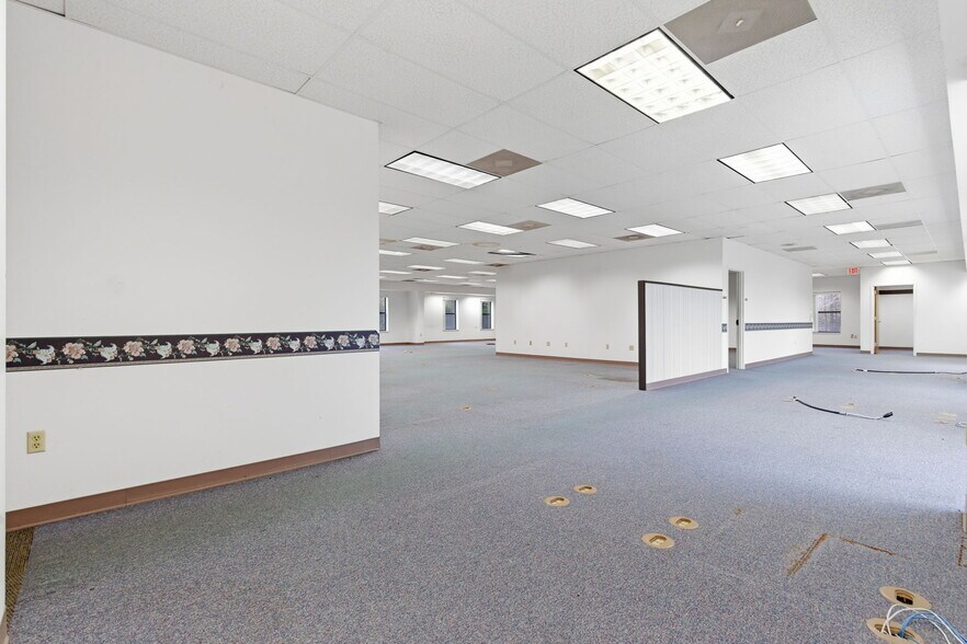 More Photos Of 718 N Martin St, East Prairie Office For Sale