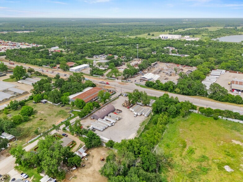 More Photos Of 9505 S Central Expy, Dallas Warehouse For Sale