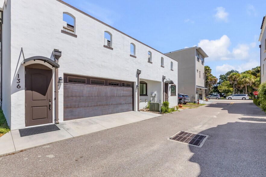 More Photos Of 136 Julia St, New Smyrna Beach Flex For Sale