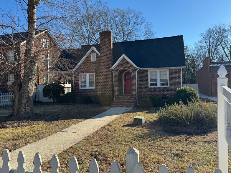 More Photos Of 2220 The Plaza, Charlotte Office Residential For Sale